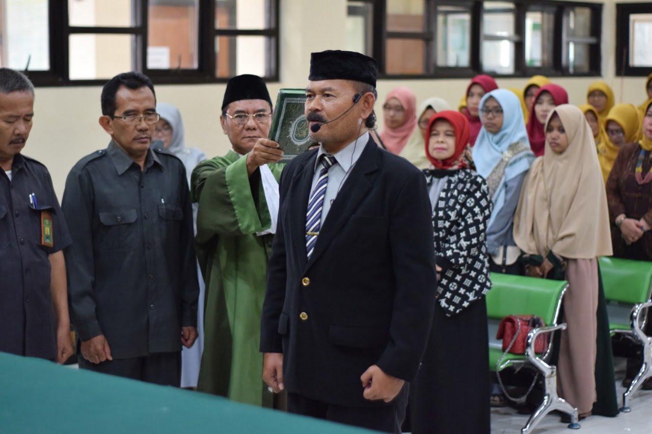 Pelantikan Hakim dan Pengambilan Sumpah Jabatan Panitera Muda Hukum Serta Pelepasan Pegawai 2